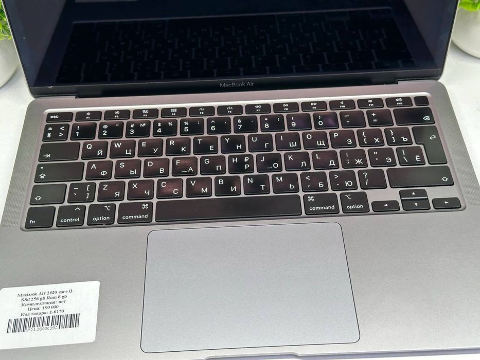 Macbook Air 2020 core i3 SSD256 gb Ram 8 gb.,