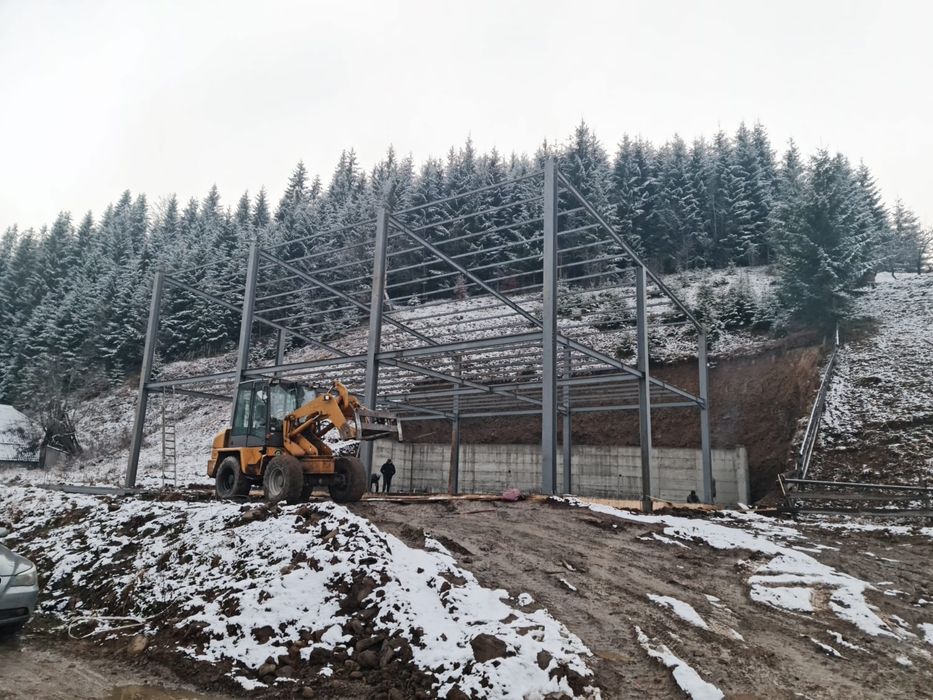 Vand Hala Metalica cu panouri sandwich completa la gata