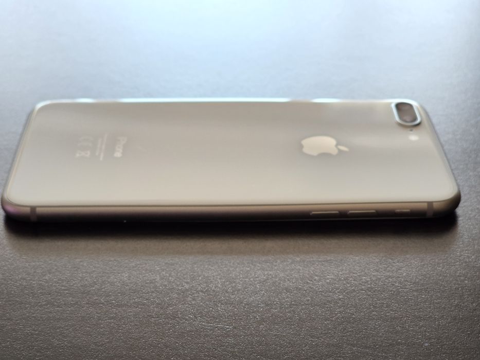 Iphone 8 Plus 256GB alb +  cabluri  încărcare + huse piele & silicon ,  folii sticlă full body + accesorii
