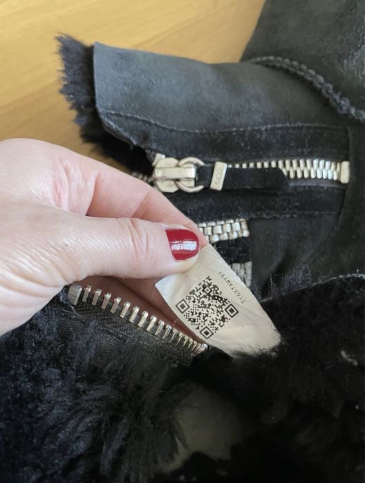 UGG scurte, editie limitata
