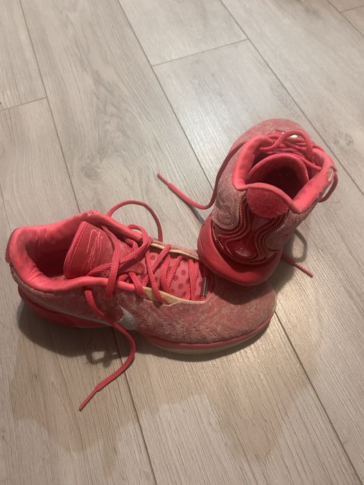 Баскетболни обувки с кутия и всичко играни 15-20пъти само в зала!