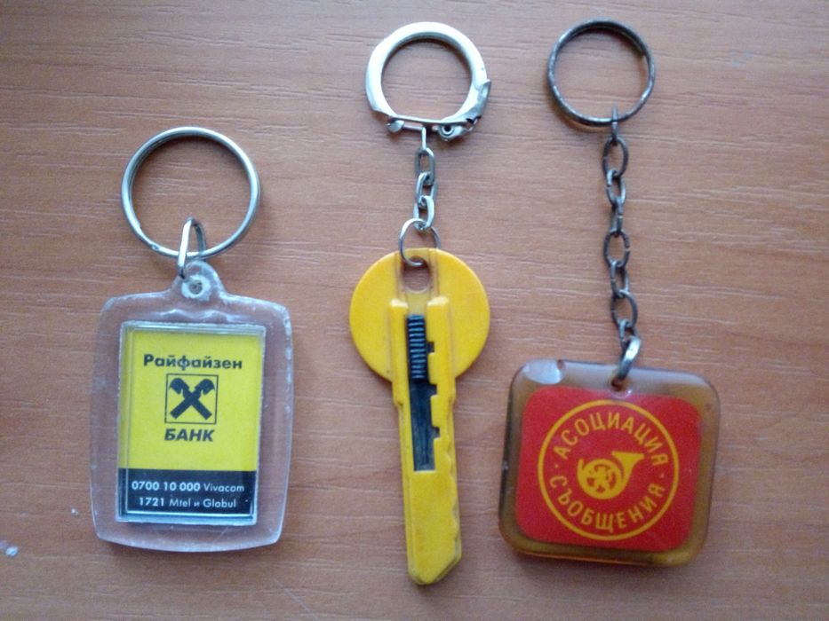 Ретро отварачки FCB, стар фенер и други