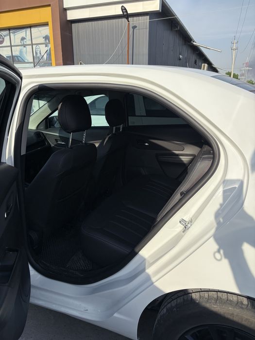 Chevrolet Cobalt 2025 — 5