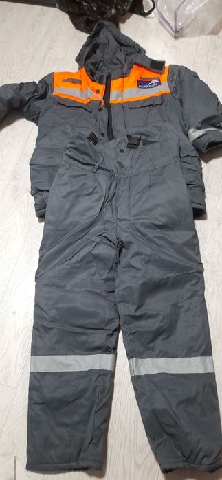 Продаю зимнюю спец одежду