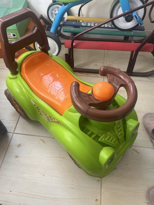Продам детскую машинку толокар