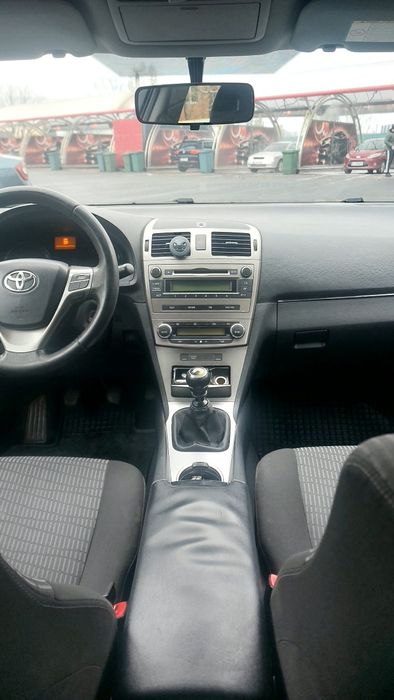 Vând Toyota Avensis