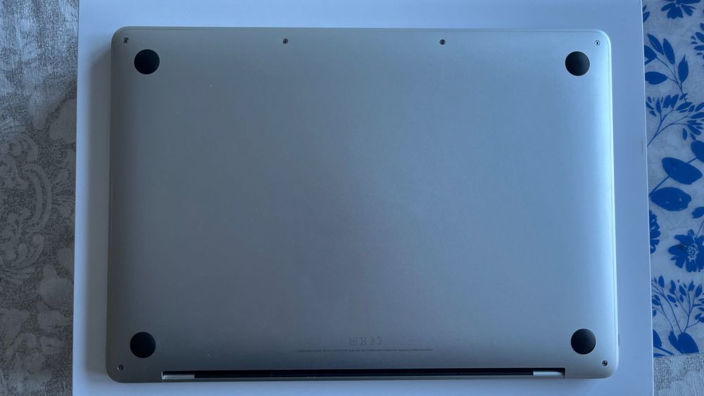 MacBook Pro M1 • 8GB / 256GB • Отлично състояние