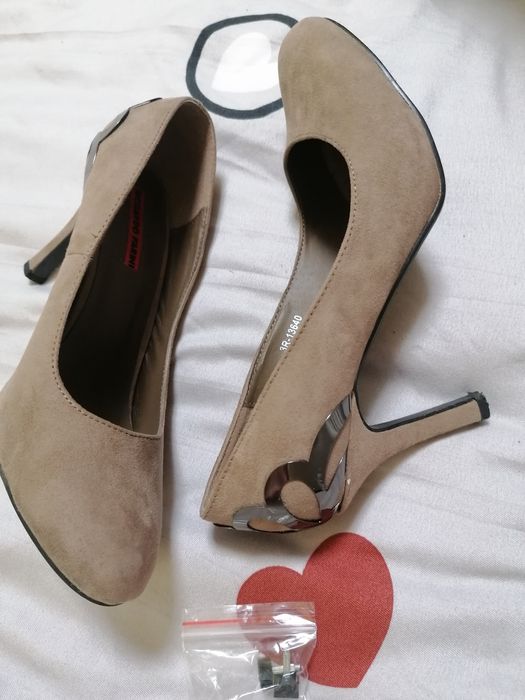 Дамски бежови обувки