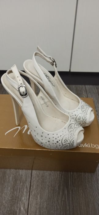Дамски бели обувки