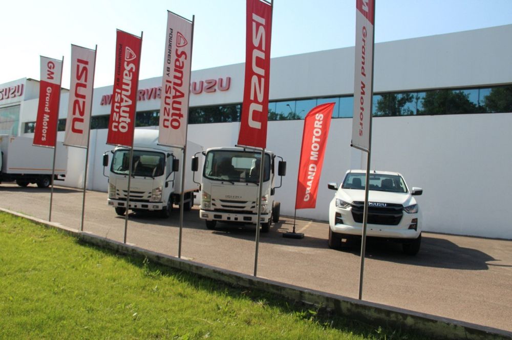 Фургон Isuzu бортовой кузов NPR82L Grand Motors
