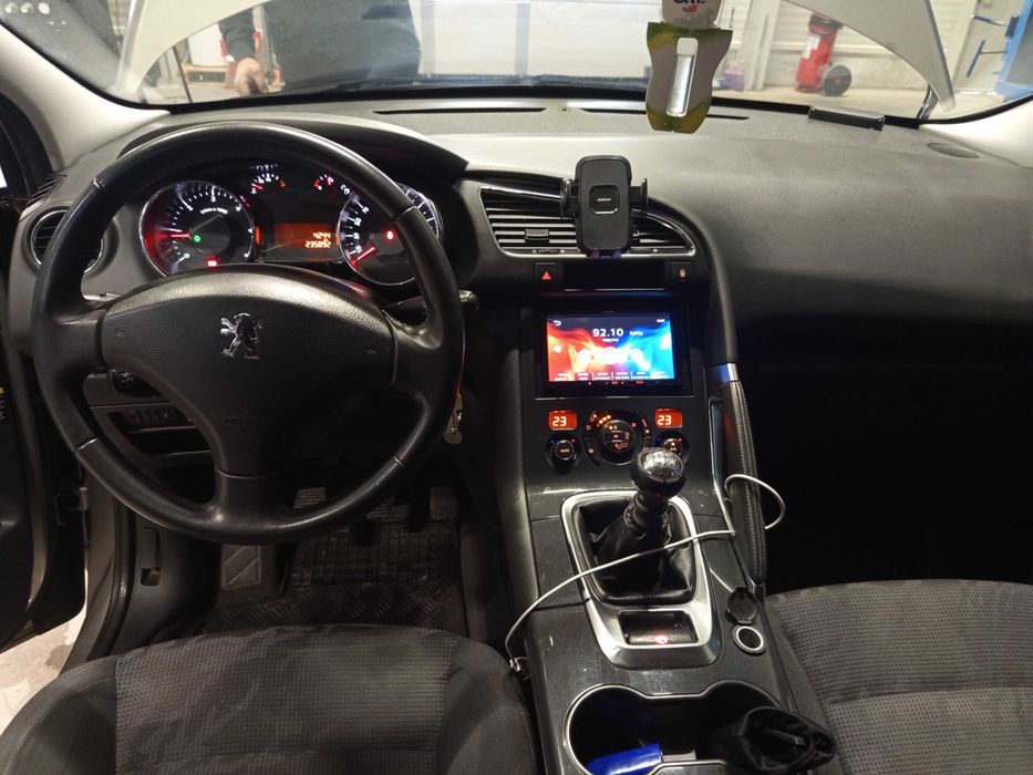 Vând Peugeot 3008 din 2011