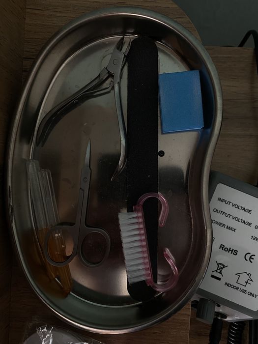 Подам все для маникюра