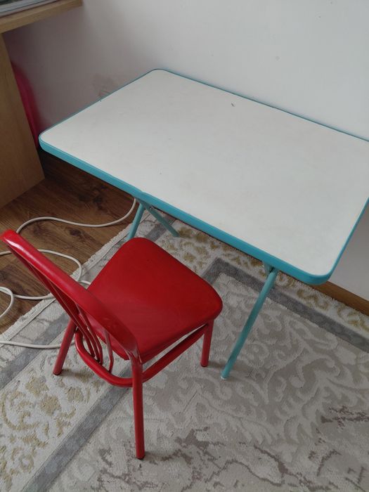 Кухня, ночник, стол и стул