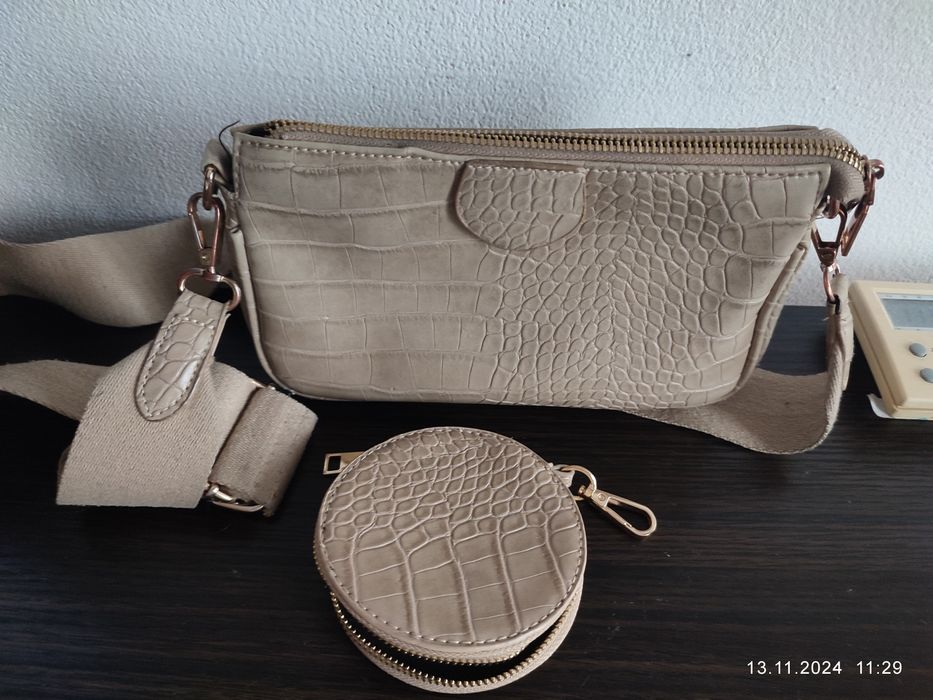 Vând geanta de umăr