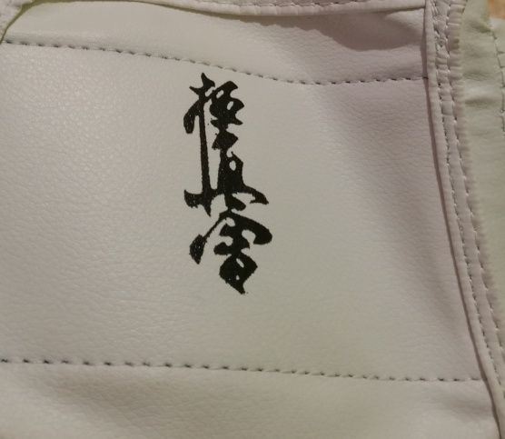 Продаю шлем для карате киокушинкай