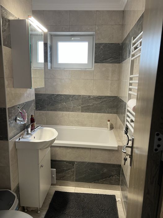 Inchiriez apartamnt 4 camere in orasul Sinaia pe termen lung