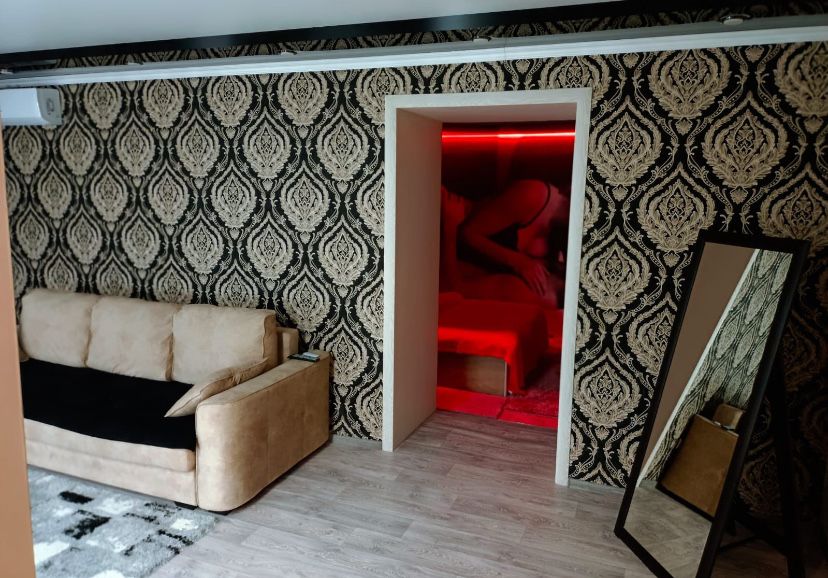 Квартира по суточно, так же сдам на новый год паре.