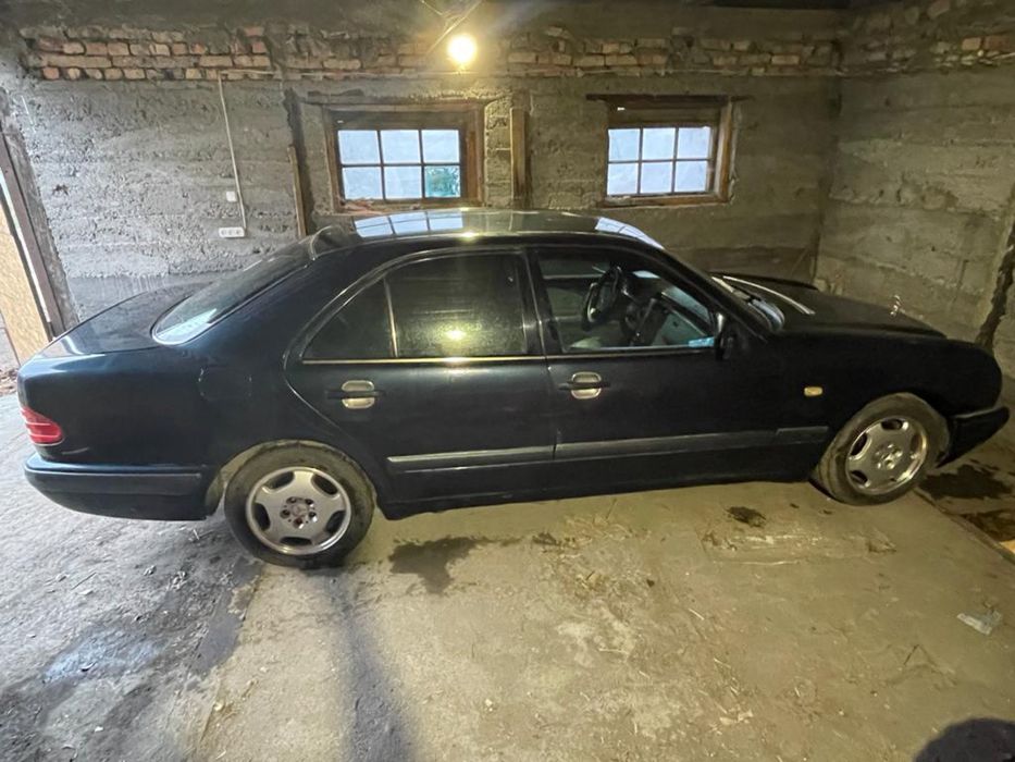 Продам Мерседес 210 2.8