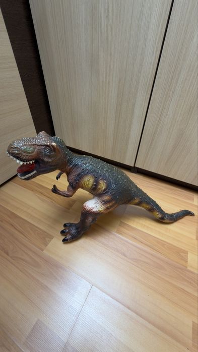 Dinozaur 70 cm lungime / 40 inaltime