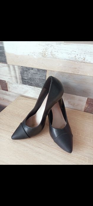 Продаю женские туфли