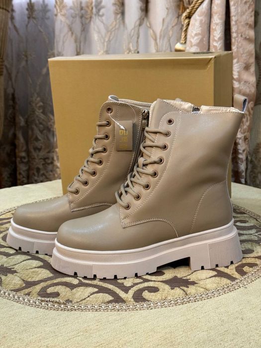 Модные утепоенные ботинки из натуральной кожи