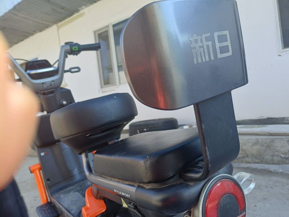 Электро мопед с оригинал зарядкой