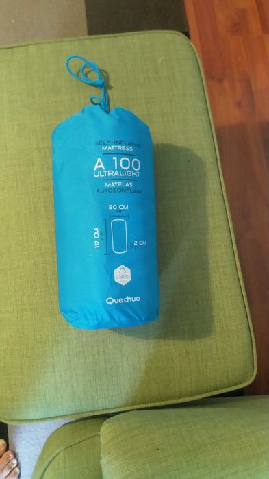 Set camping Quechua: cort 2 persoane + 2 saci de dormit + saltea