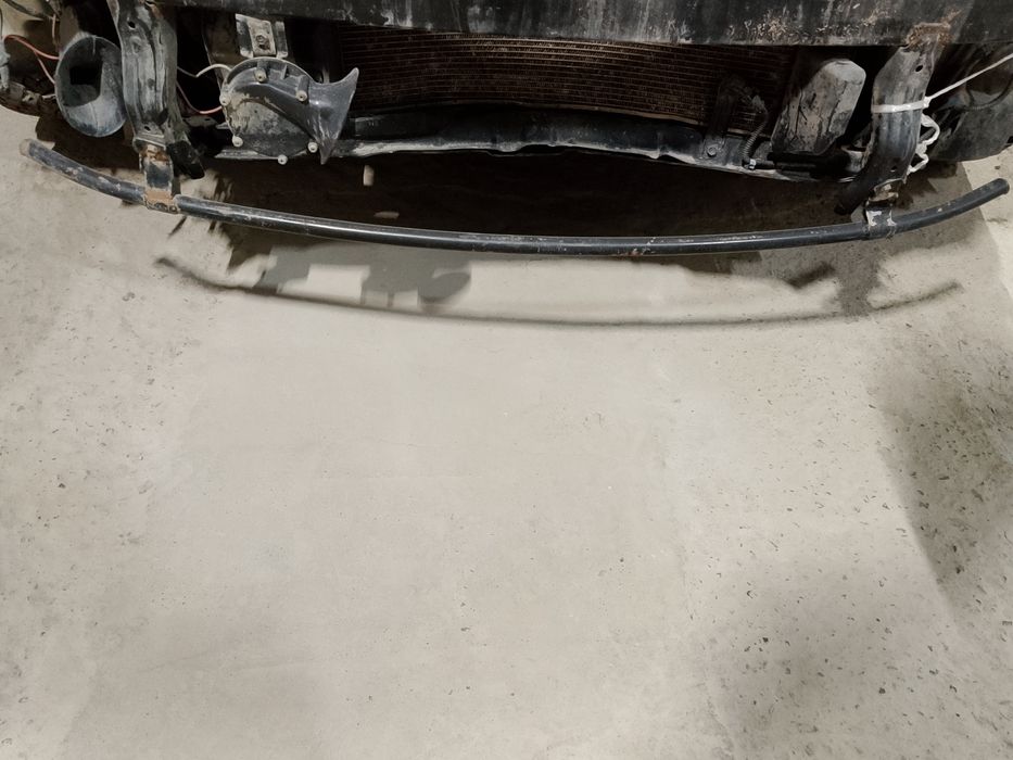 Нижнее крепление усилителя бампера