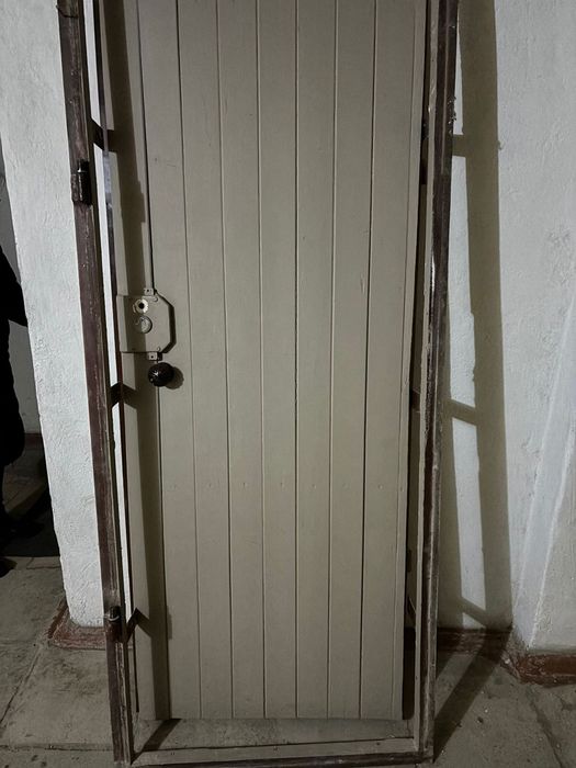Продам входную дверь