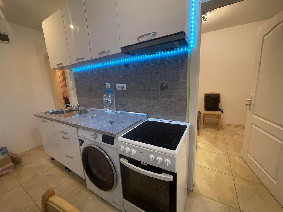 Дава се под наем Двустаен апартамент в Варна, Център - 30 кв.м за 400 € - Снимка #1