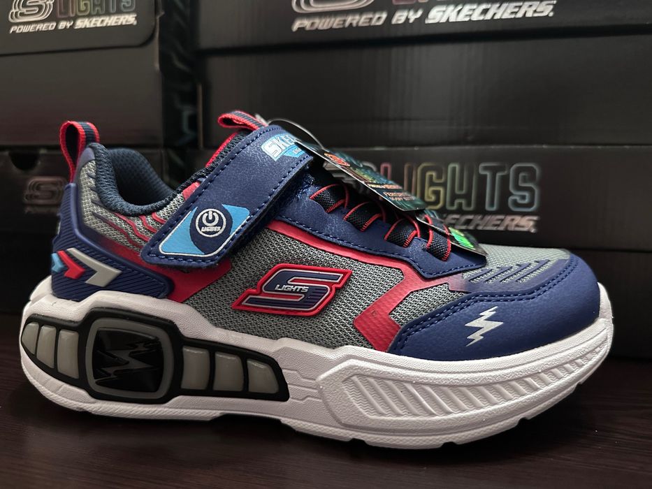 Детски обувки. Skechers. Нови.