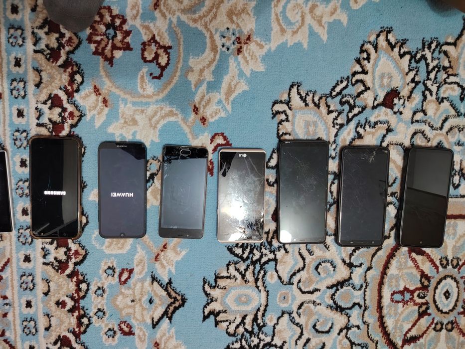 Телефоны из разных моделей