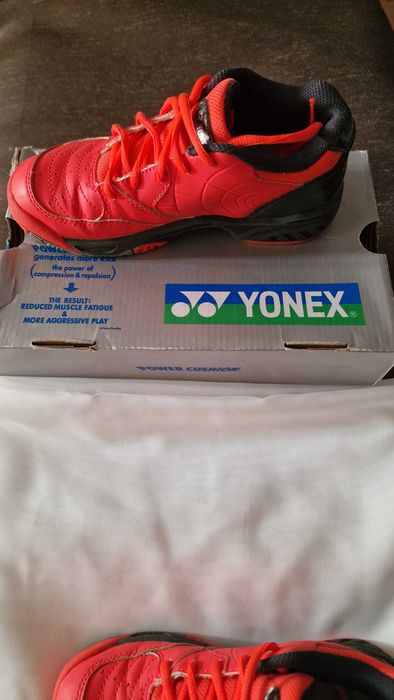 Adidas Yonex marimea 35, stare foarte buna