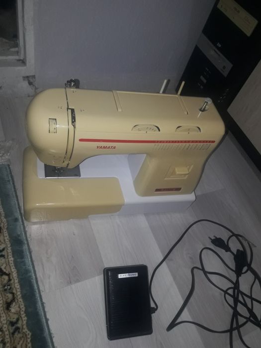 Продам швейную машинку