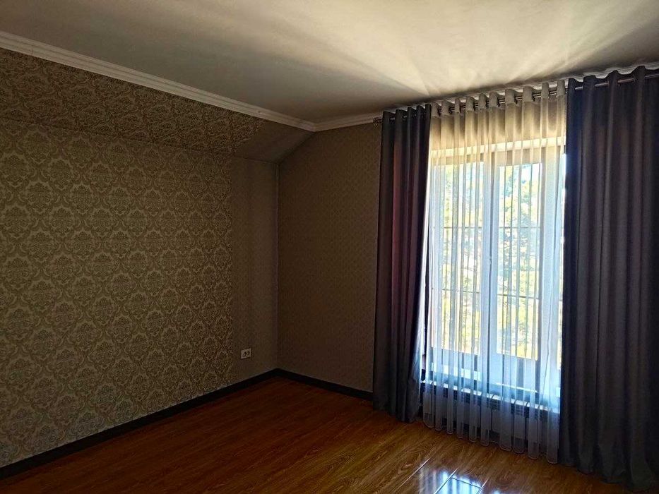 ,,,  Продам 6-ти комнатный ДОМ в ГОРОДЕ