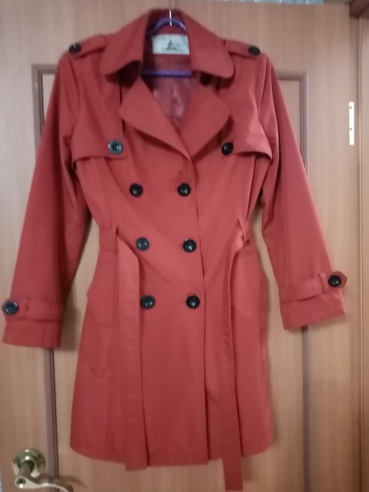 Продам тренч 5 800 тг очень красивый