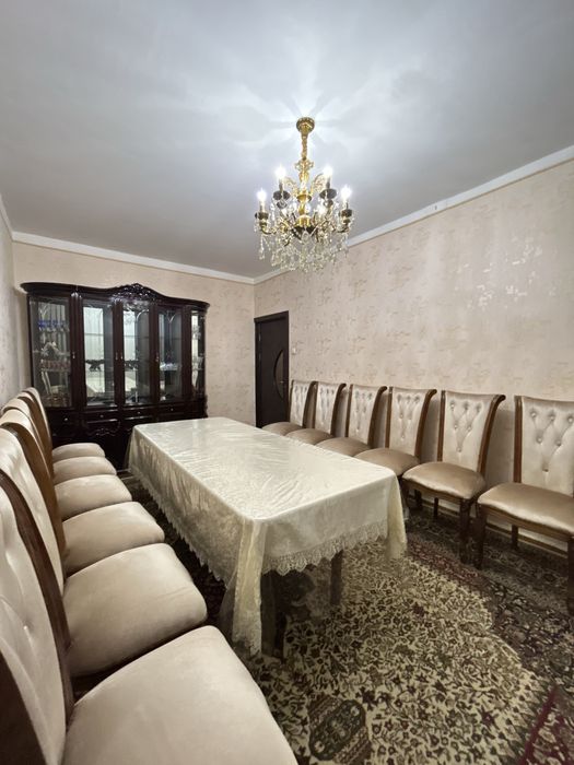 СРОЧНО продоется 4 комнатная квартира в массив Чорсу + гараж