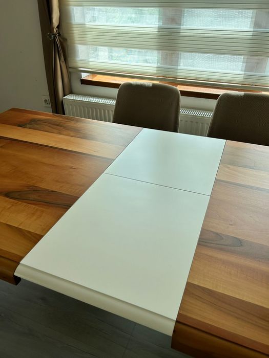 Трапезна маса от масив като ново!