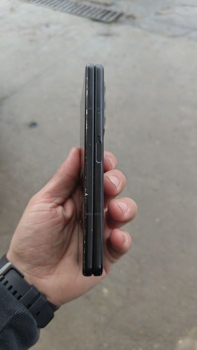 Samsung Z fold 3 cu ecran interior spart