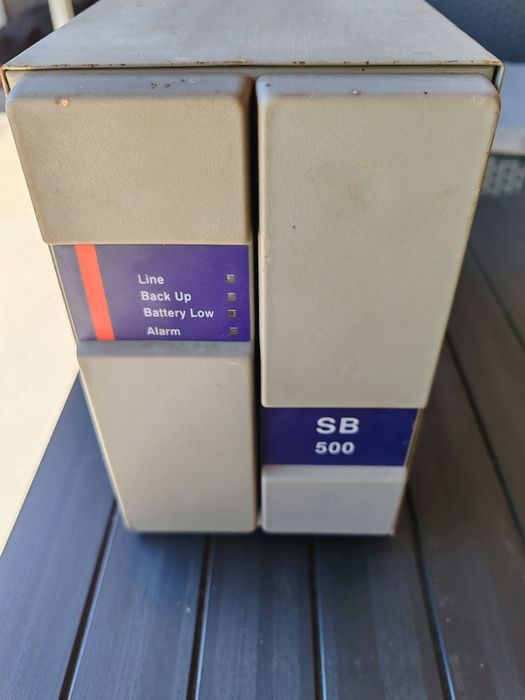 Sursă neîntreruptibilă de tensiune