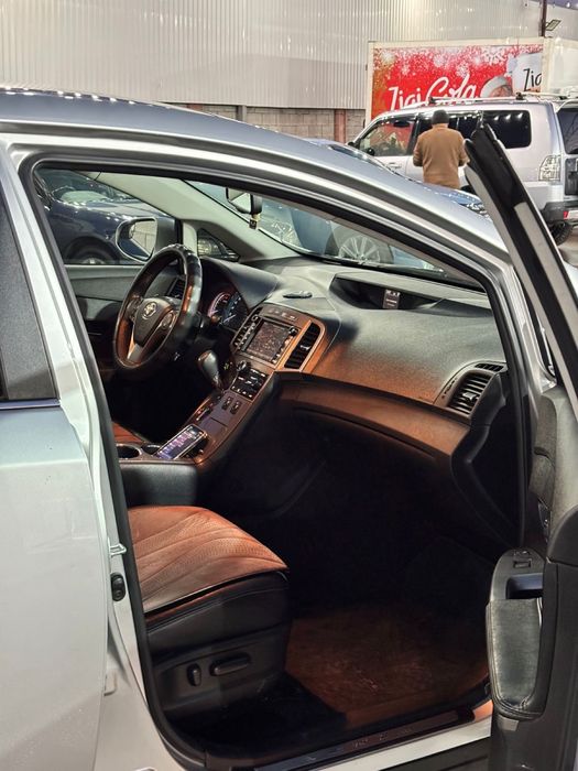 автомобиль Toyota Venza 3.5 AWD