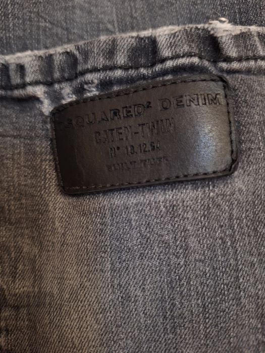 Blugi Dsquared 2, stare foarte buna,ca noi,marimea 48!