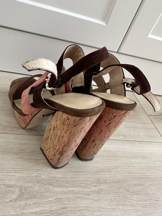 Продам босоножки