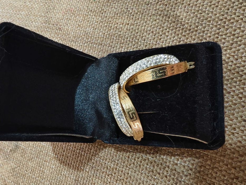 Продам золотые серьги. "Versace"