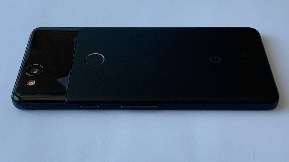 Телефон Google Pixel 2