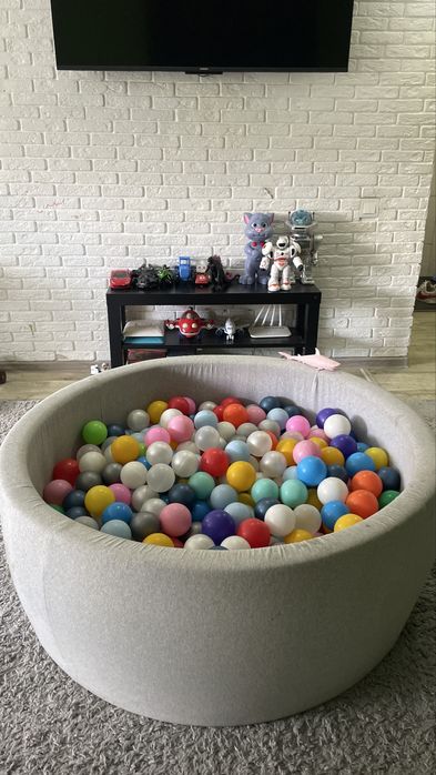 Сухой бассейн с шариками