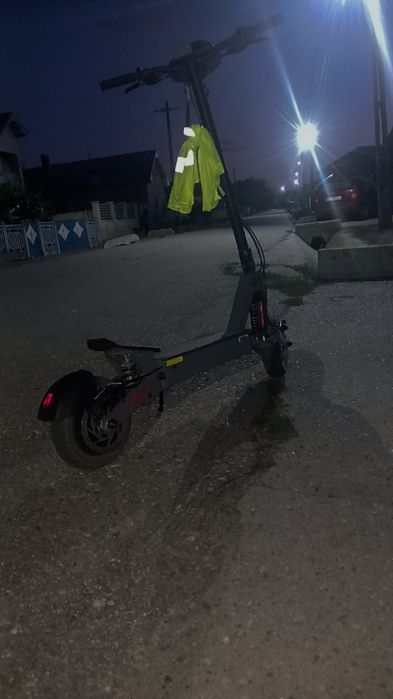 Vând trotineta electrica