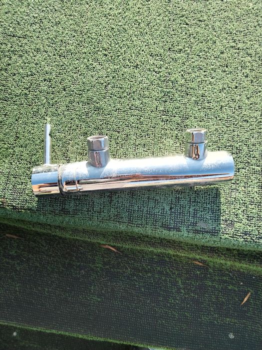 Продавам смесители за мивки и душ