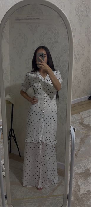 Сатылымда әдемі көйлек
