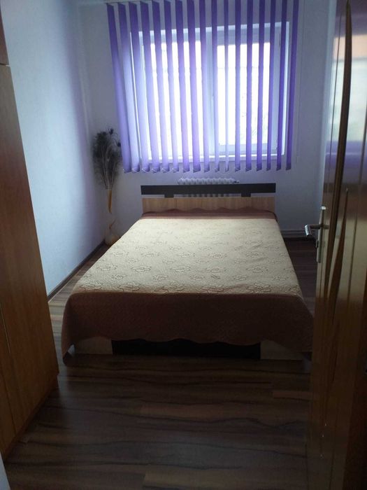 inchiriez apartament zona cetate